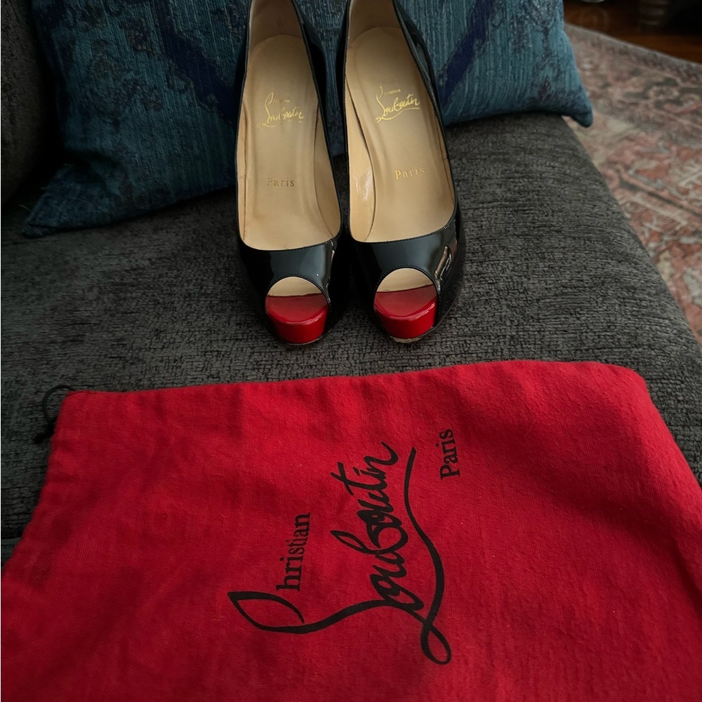 Slightly used Loubs 100% authentic and well taken care of. Size 38